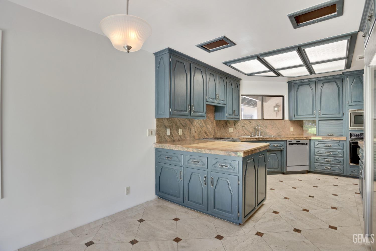 2323 Easthills Drive Unit: 39