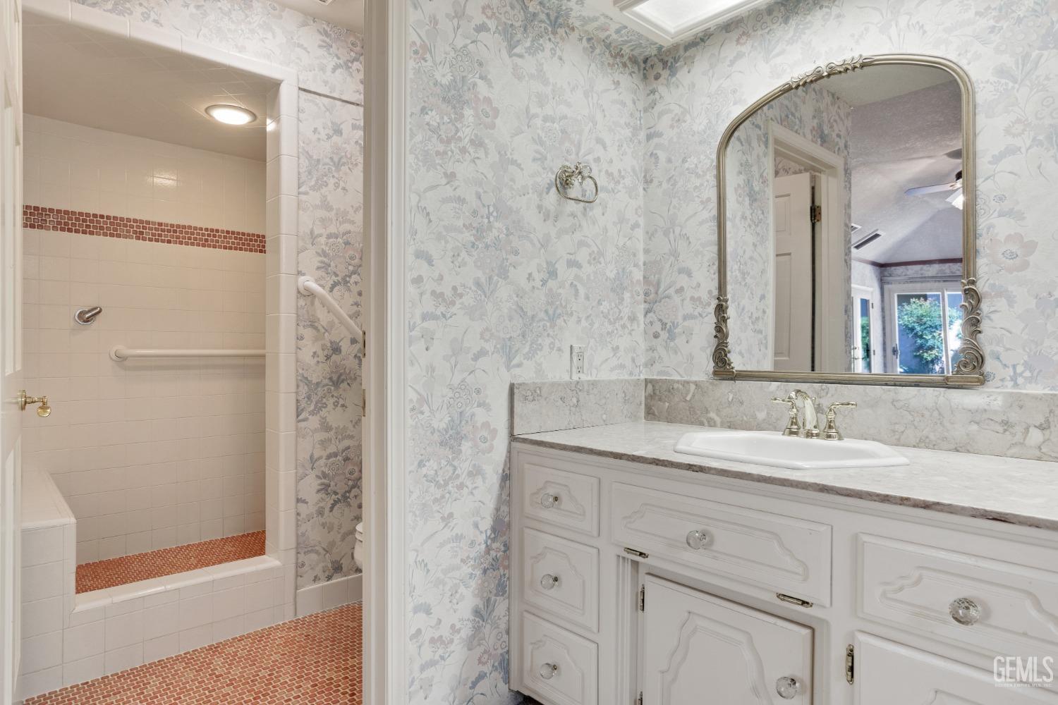 2323 Easthills Drive Unit: 39