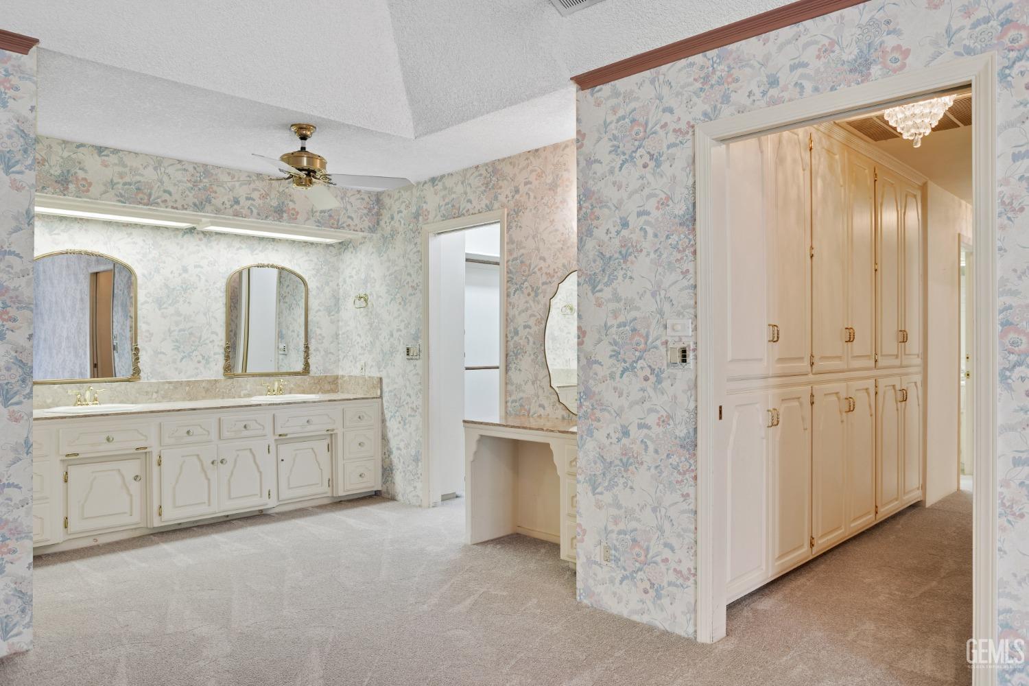 2323 Easthills Drive Unit: 39