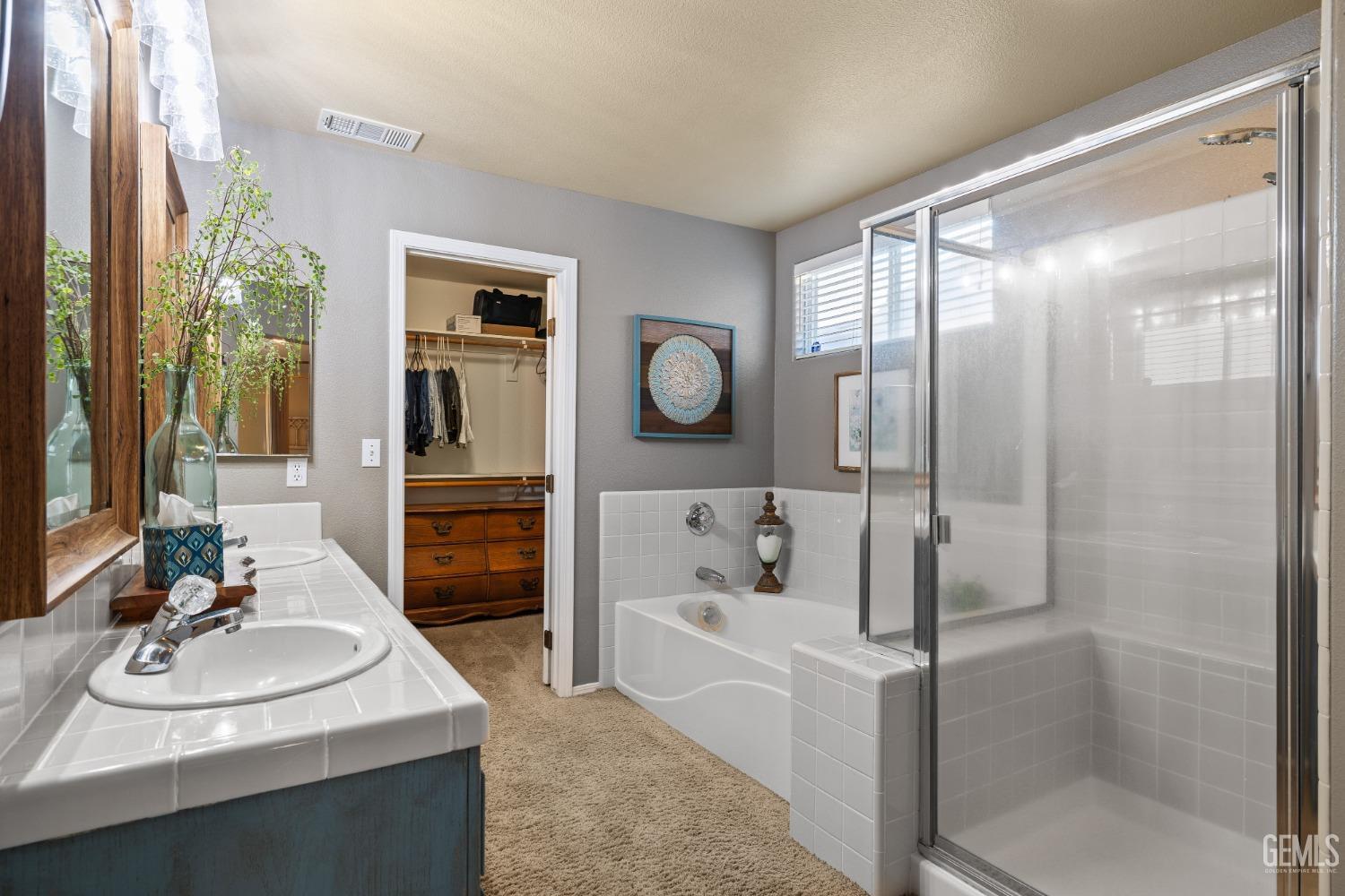 9804 Balvanera Avenue