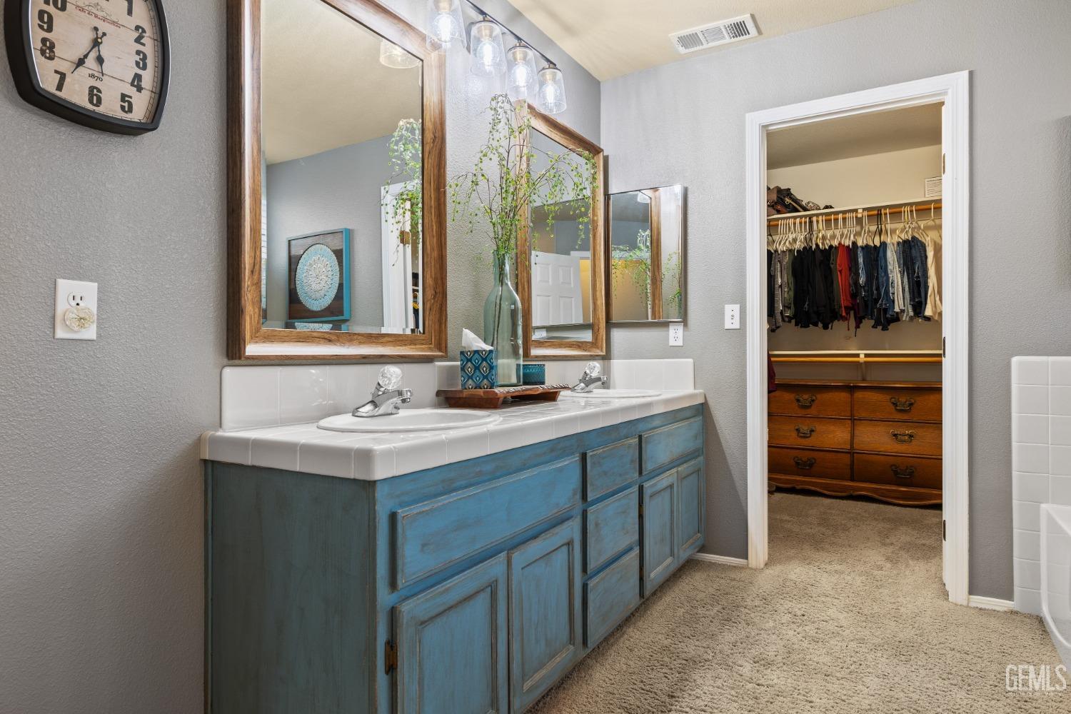 9804 Balvanera Avenue