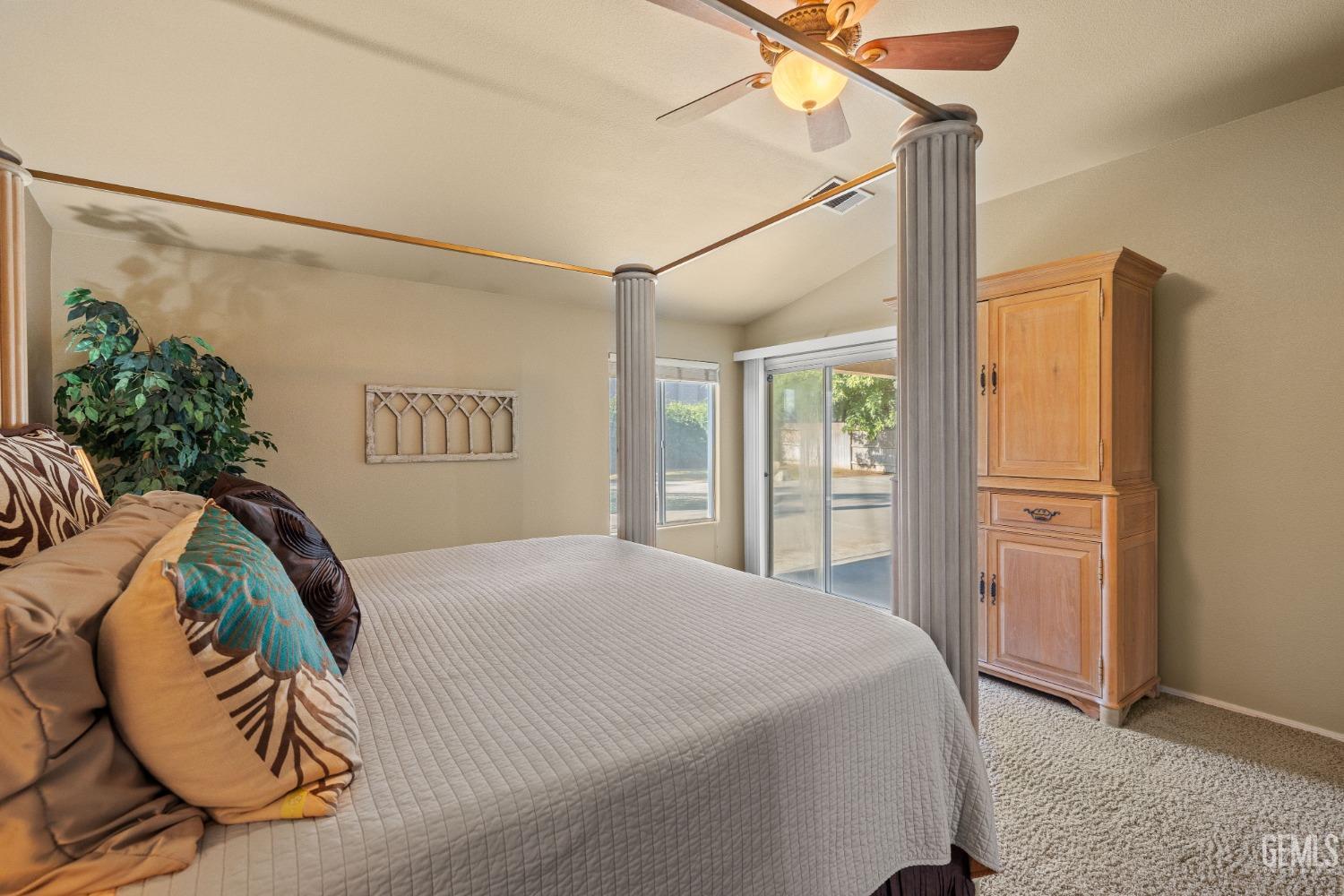 9804 Balvanera Avenue