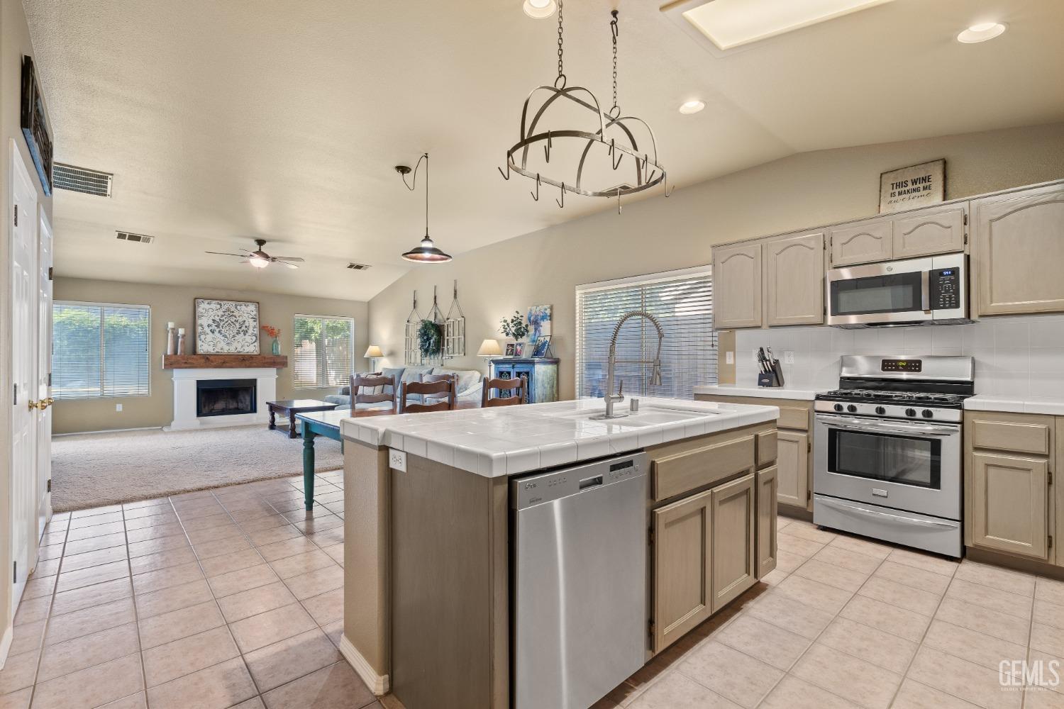 9804 Balvanera Avenue