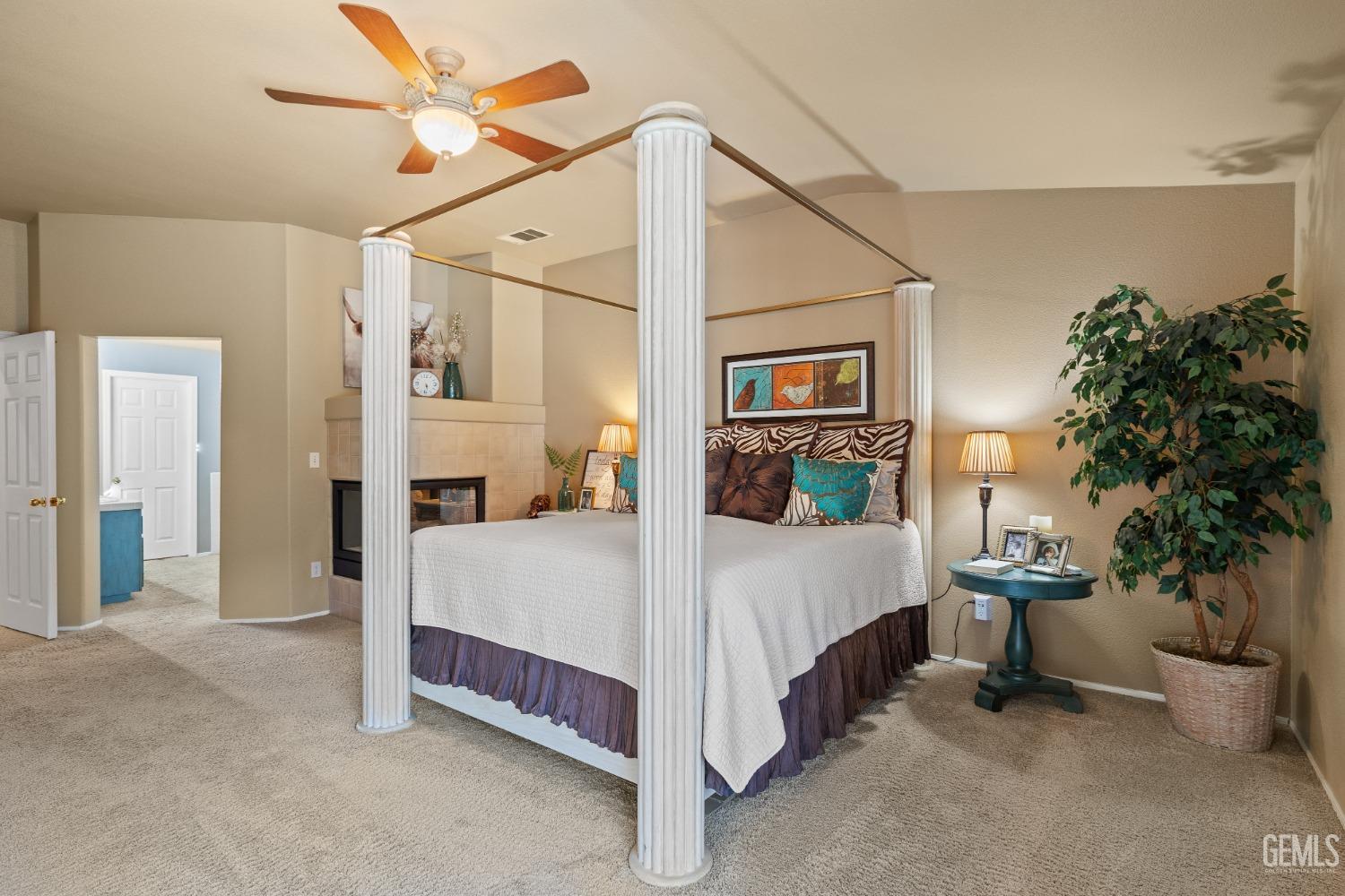 9804 Balvanera Avenue