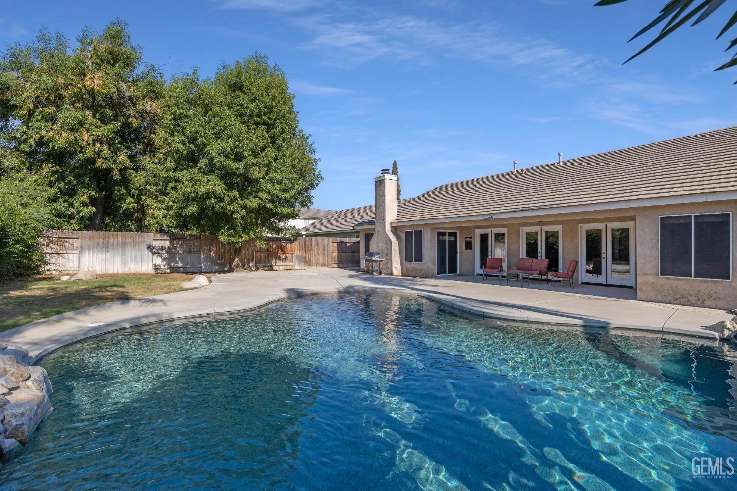 9804 Balvanera Avenue