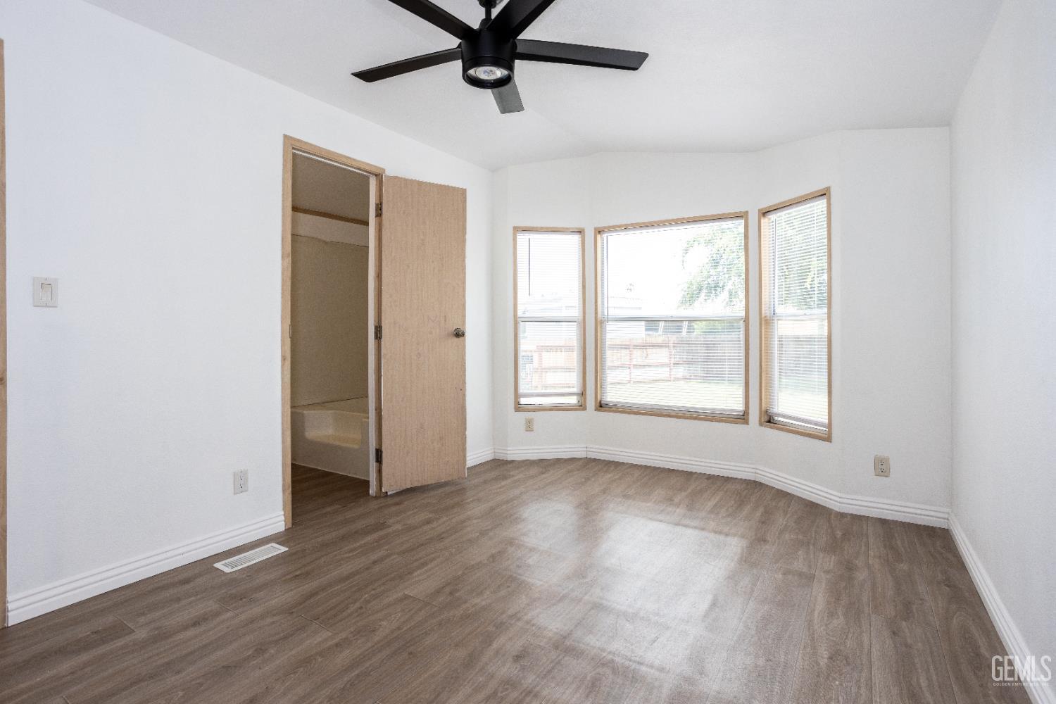 4401 Hughes Lane Unit: 18