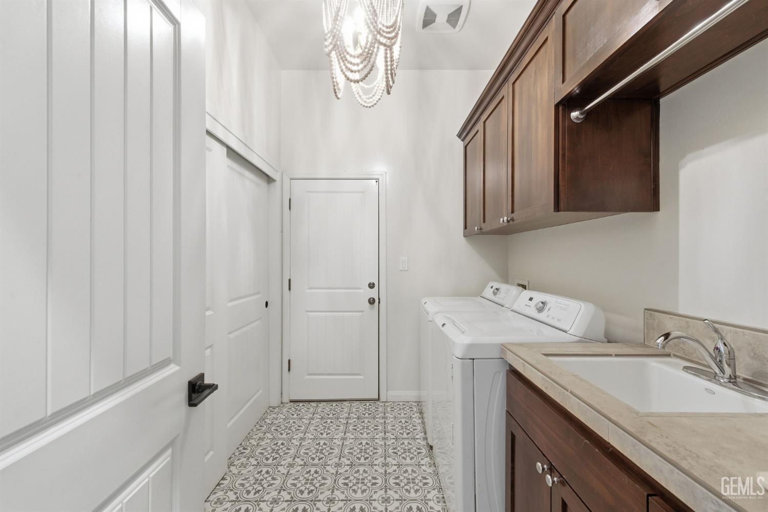 6113 Dartmoor Wood Avenue