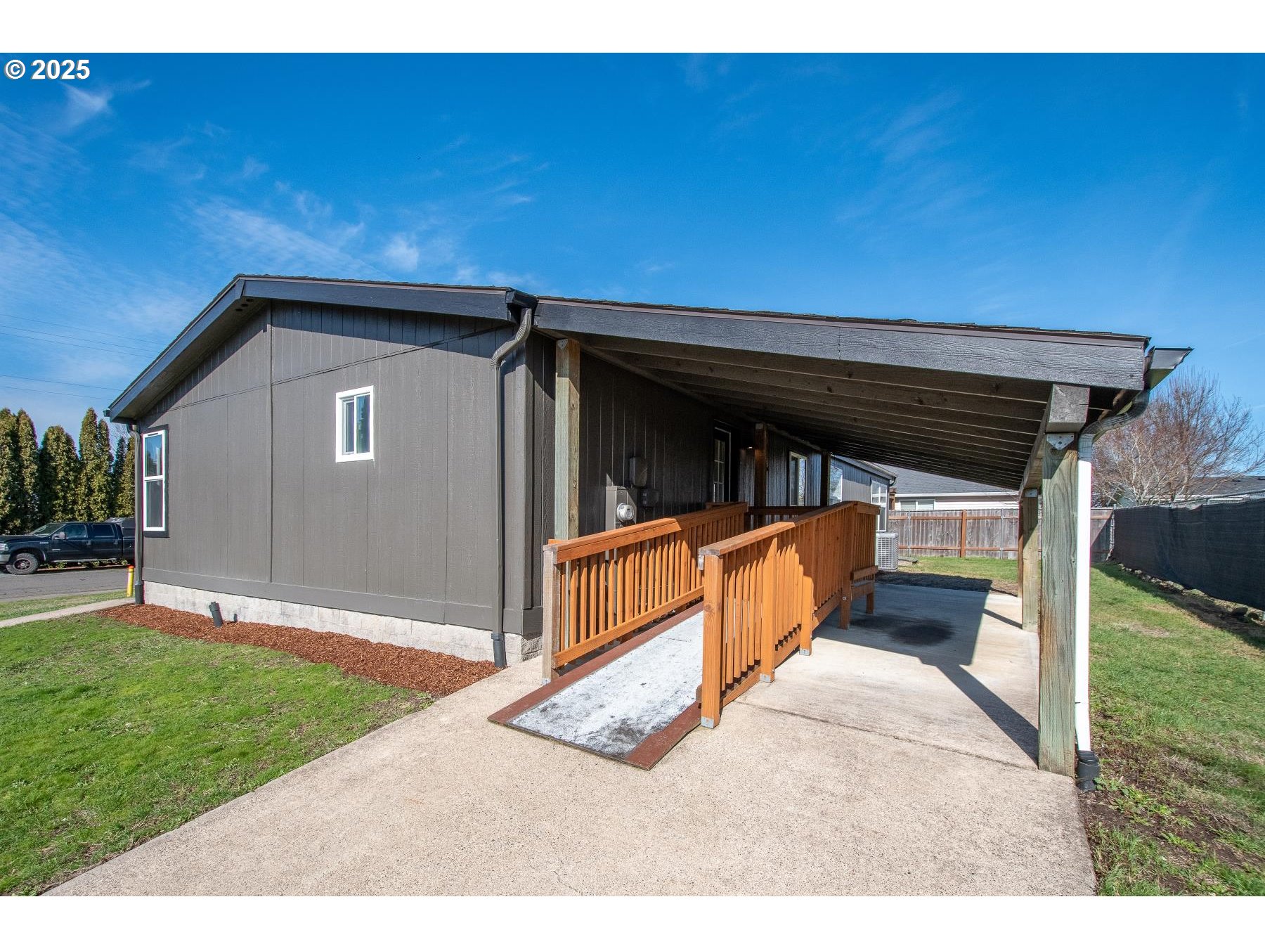 409 RIDINGS AVE