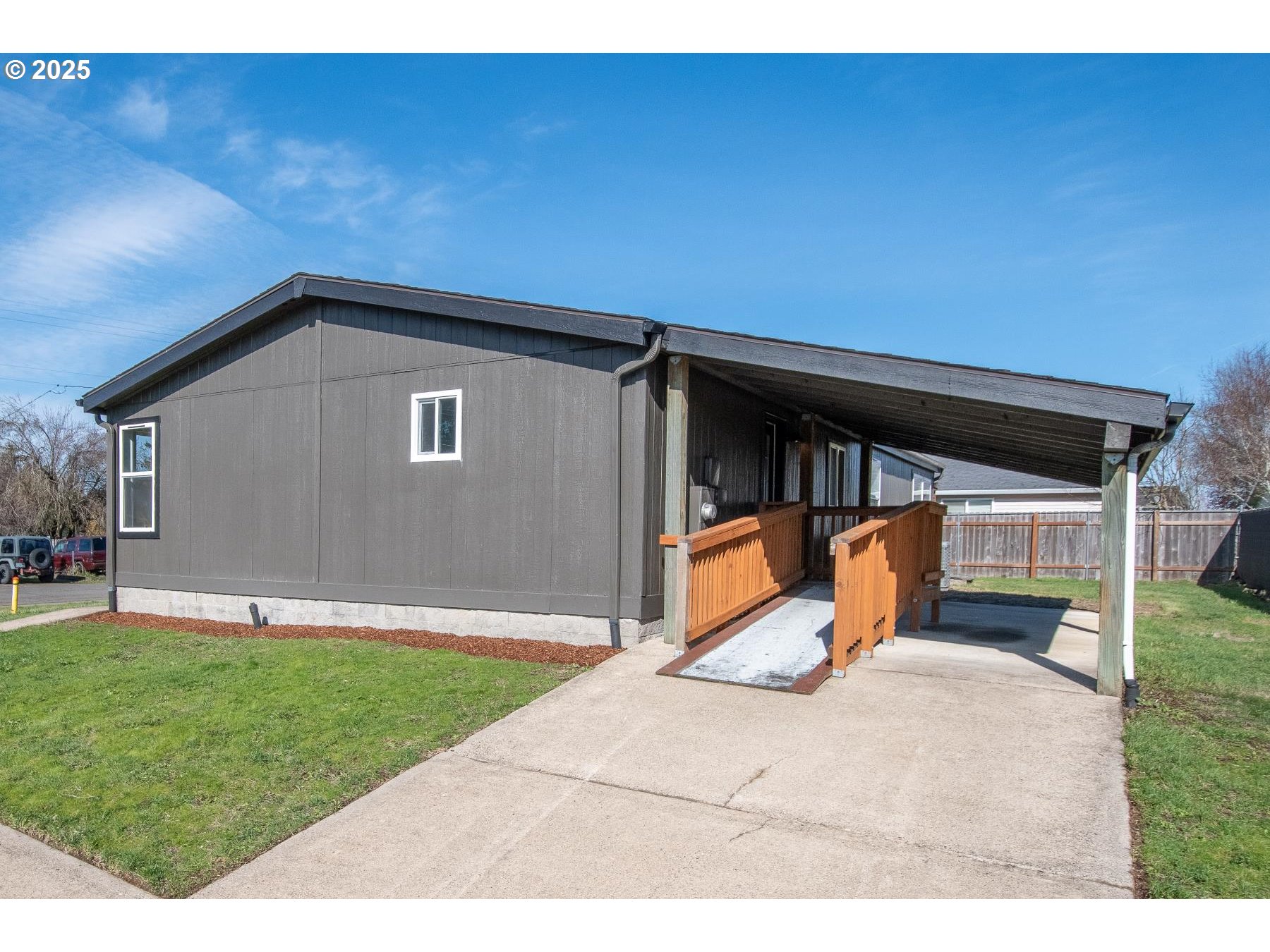409 RIDINGS AVE