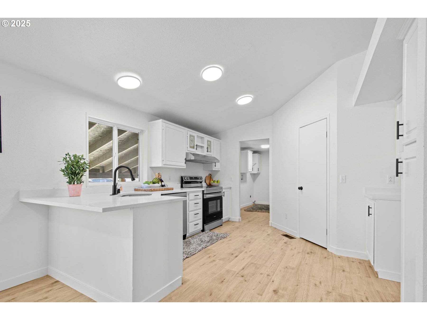 409 RIDINGS AVE