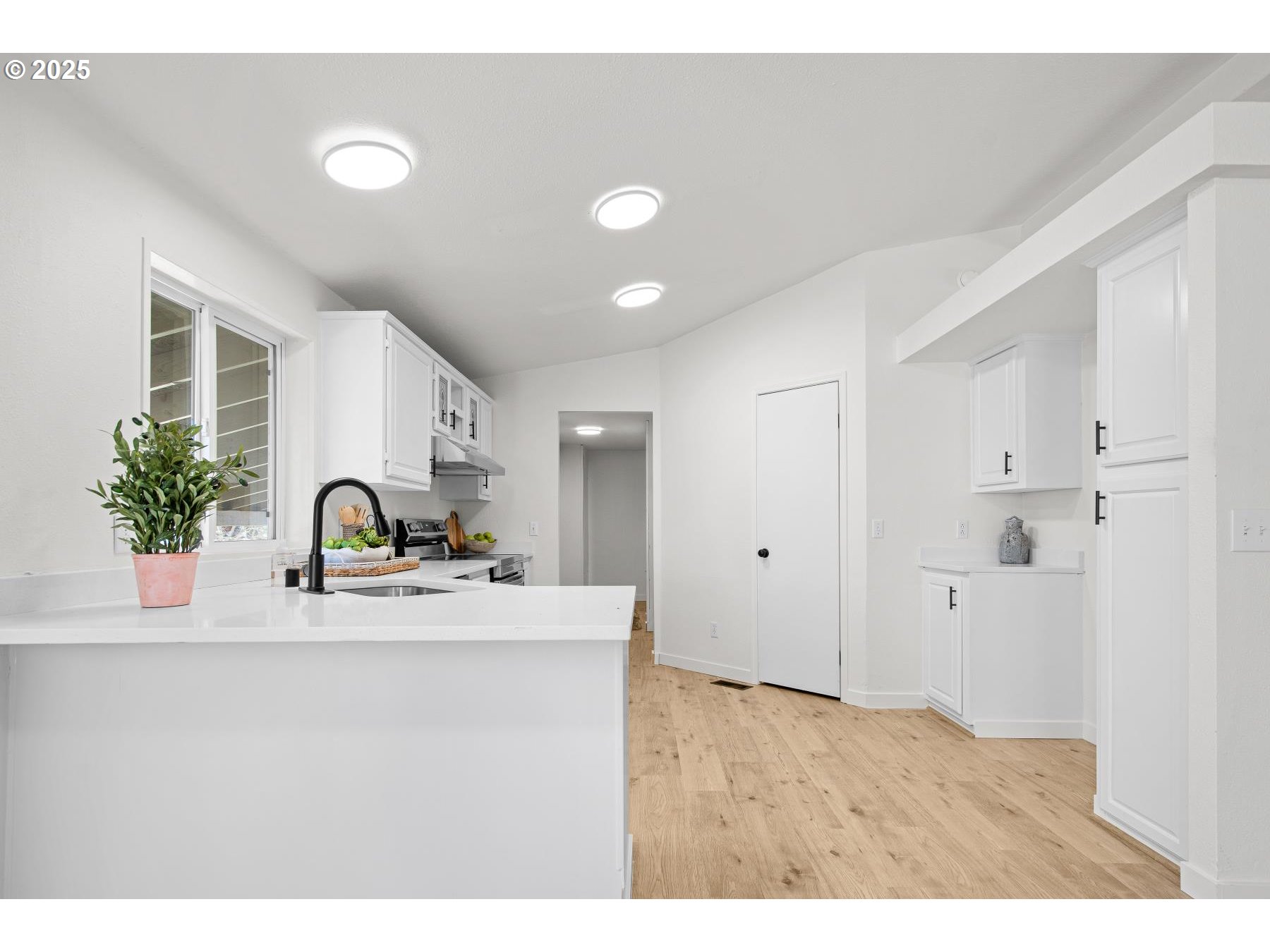 409 RIDINGS AVE