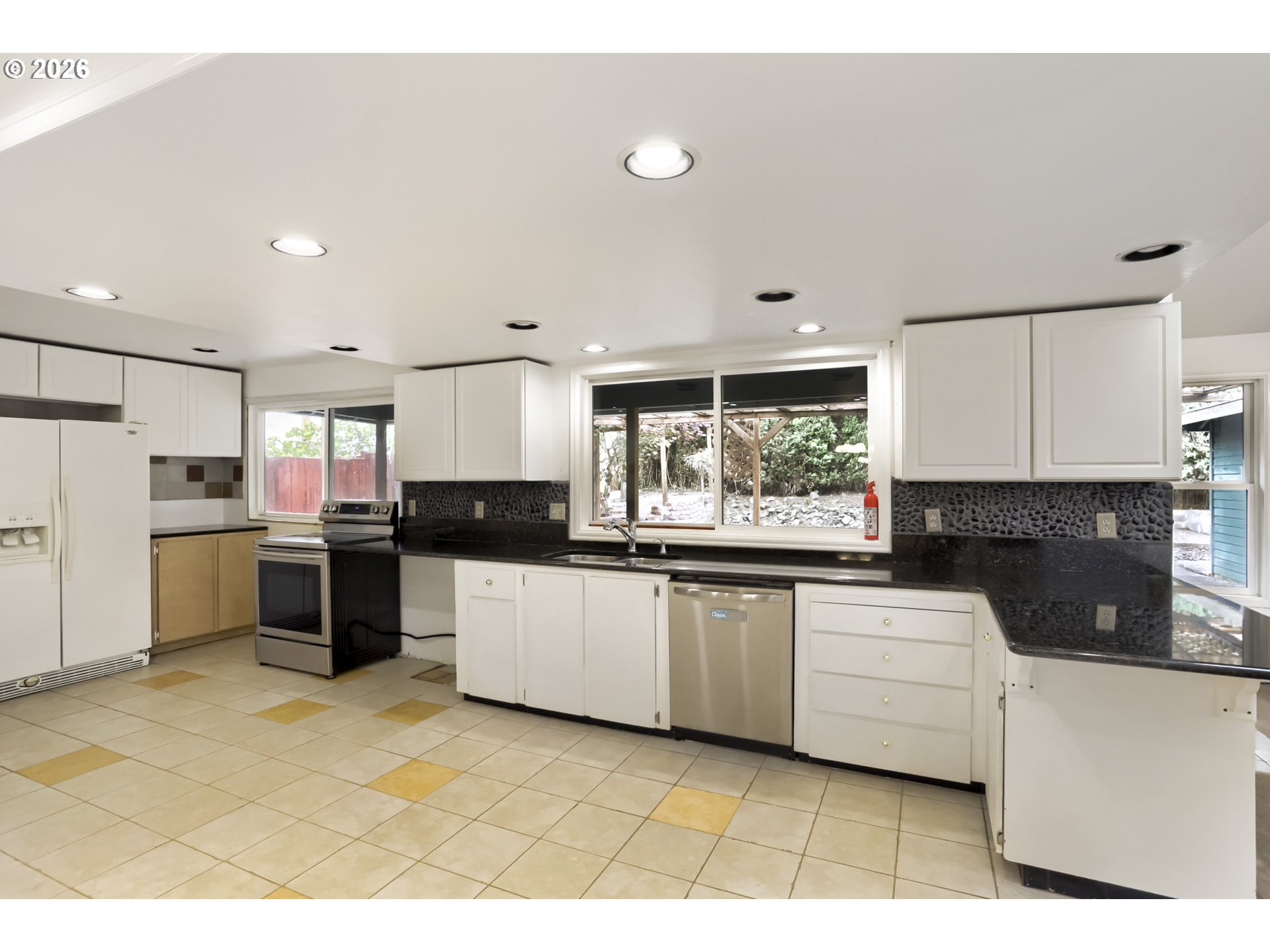 5950 NW SIMNASHO DR