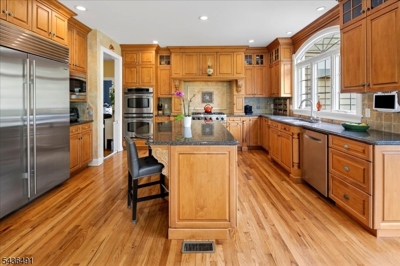 3 Raymond Ln