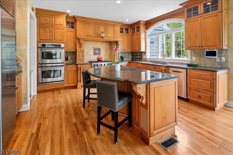 3 Raymond Ln
