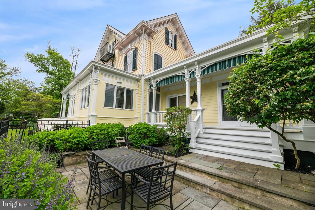 706 KINGSTON ROAD