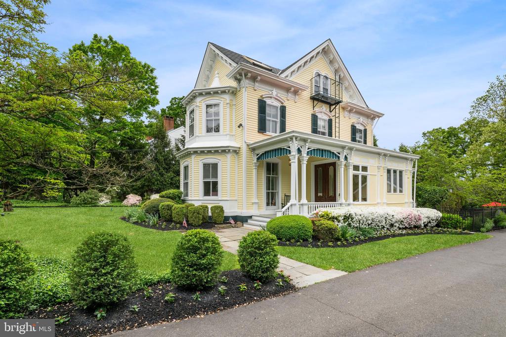 706 KINGSTON ROAD