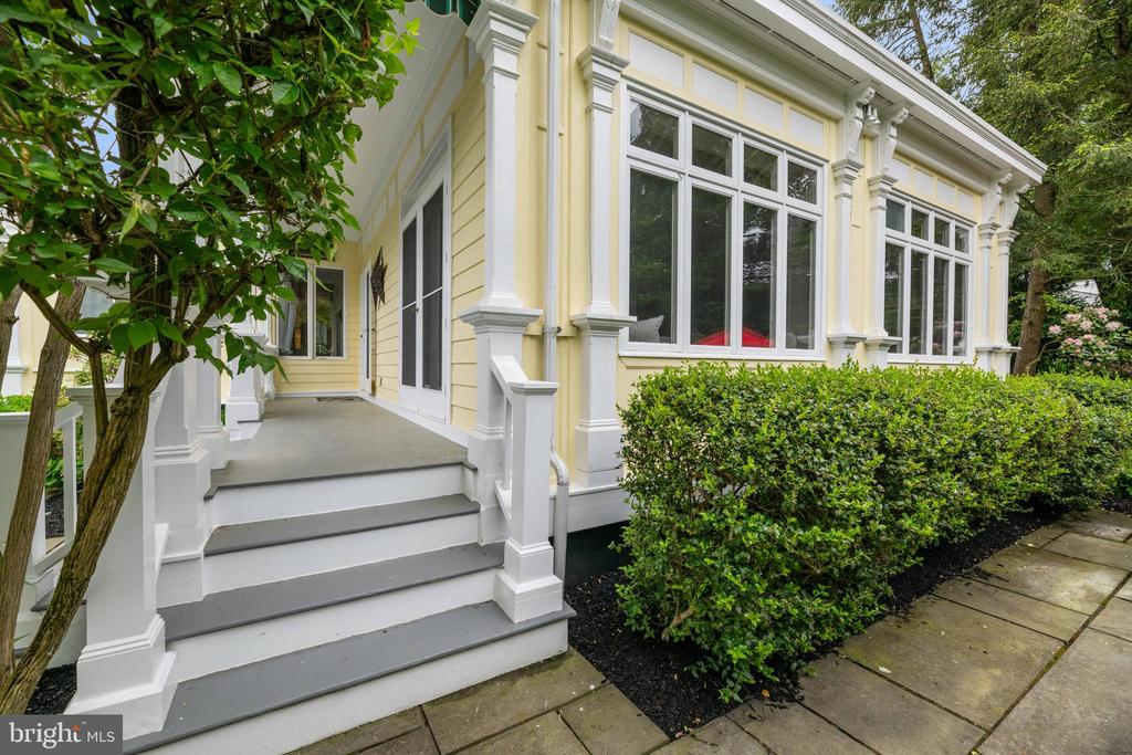 706 KINGSTON ROAD