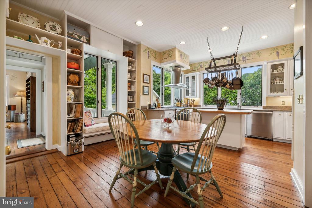 706 KINGSTON ROAD