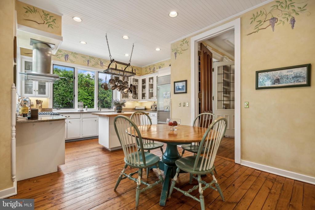 706 KINGSTON ROAD