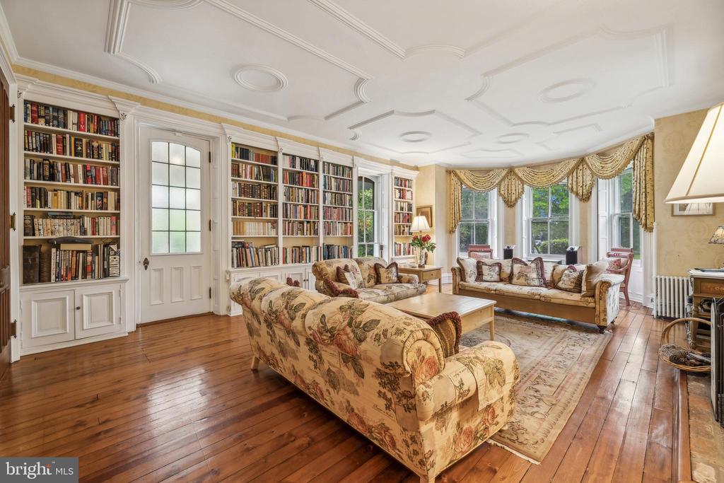 706 KINGSTON ROAD