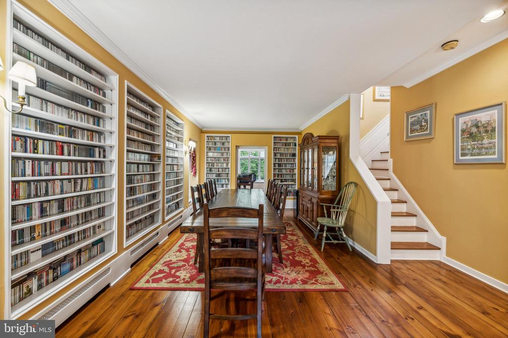 706 KINGSTON ROAD