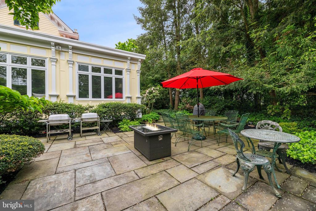 706 KINGSTON ROAD