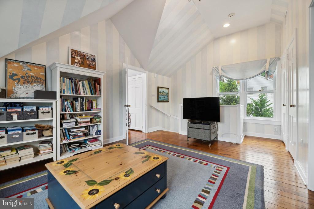 706 KINGSTON ROAD