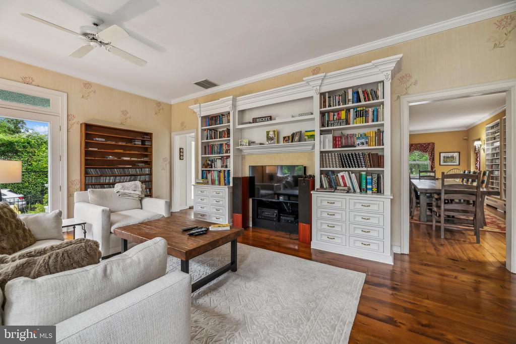 706 KINGSTON ROAD