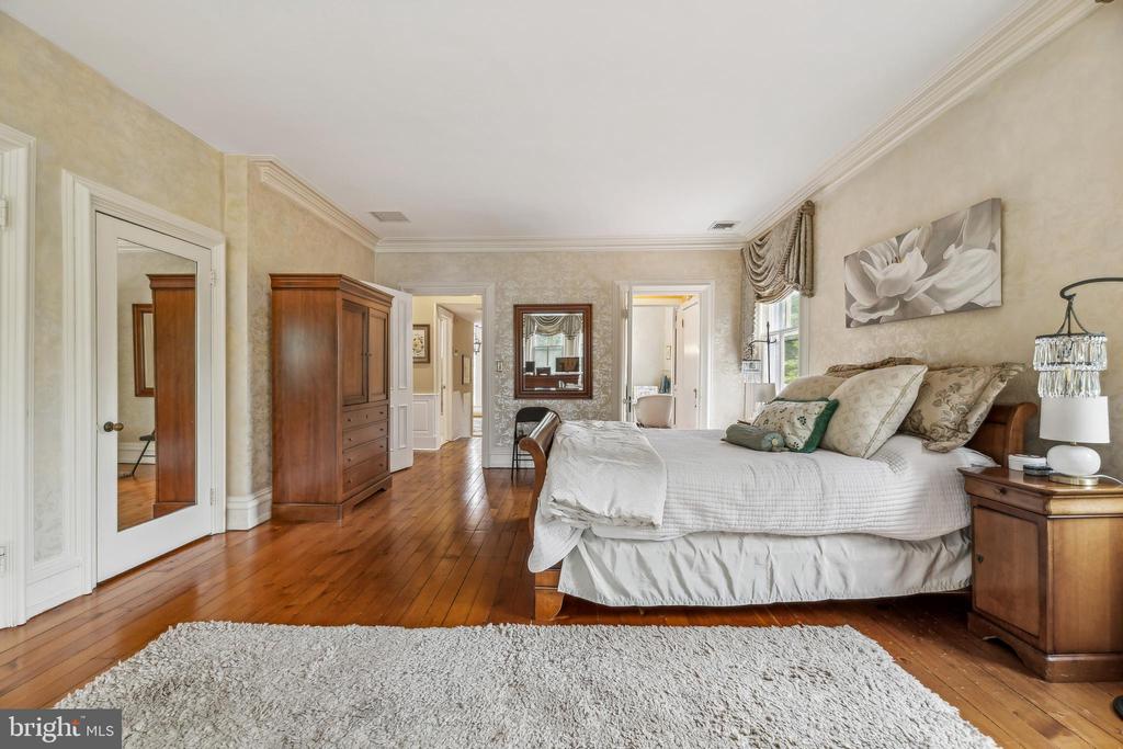706 KINGSTON ROAD