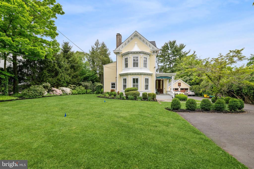 706 KINGSTON ROAD