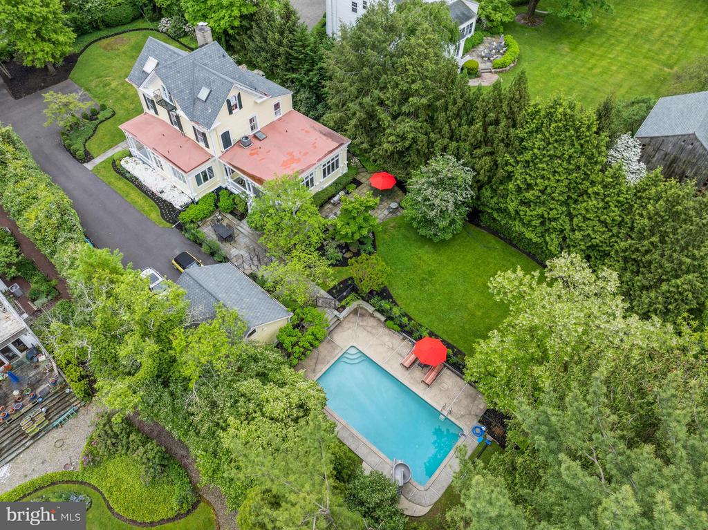 706 KINGSTON ROAD