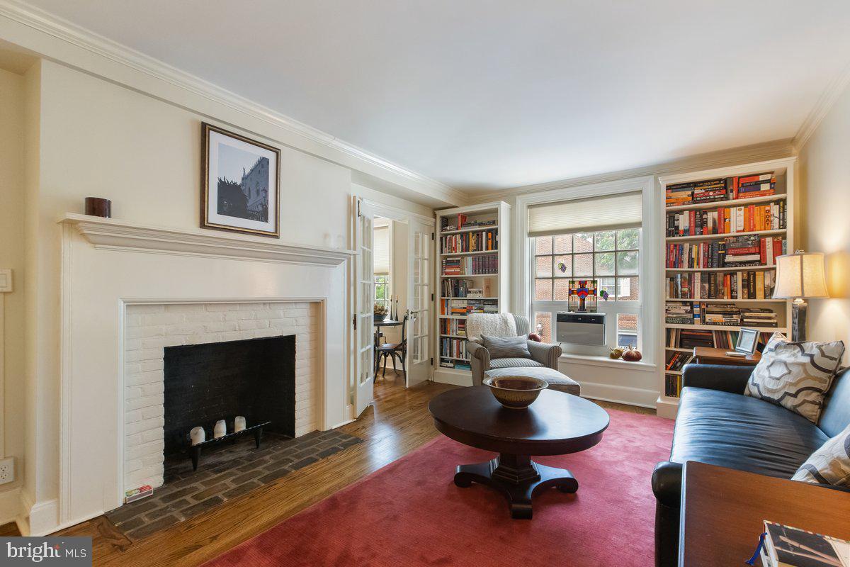 71 PALMER SQUARE W A