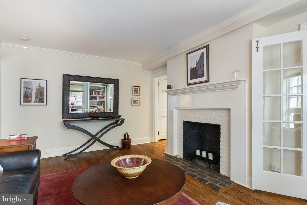 71 PALMER SQUARE W A