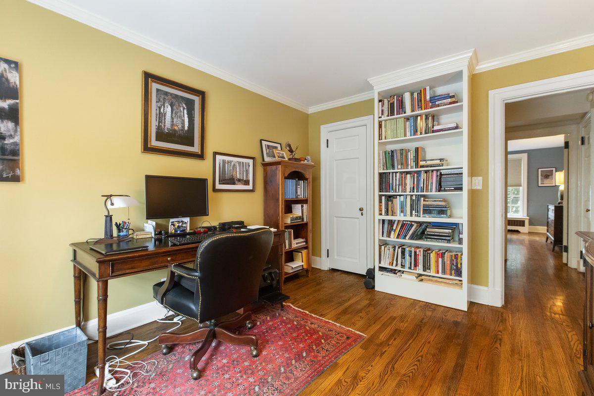 71 PALMER SQUARE W A