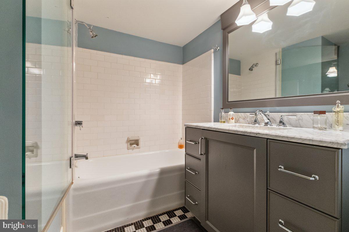 71 PALMER SQUARE W A