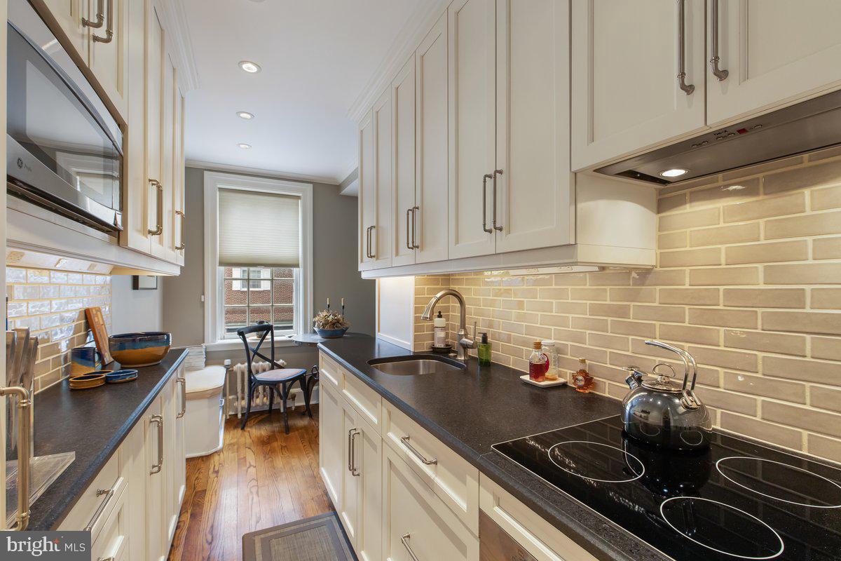 71 PALMER SQUARE W A