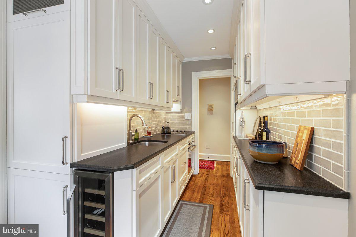 71 PALMER SQUARE W A