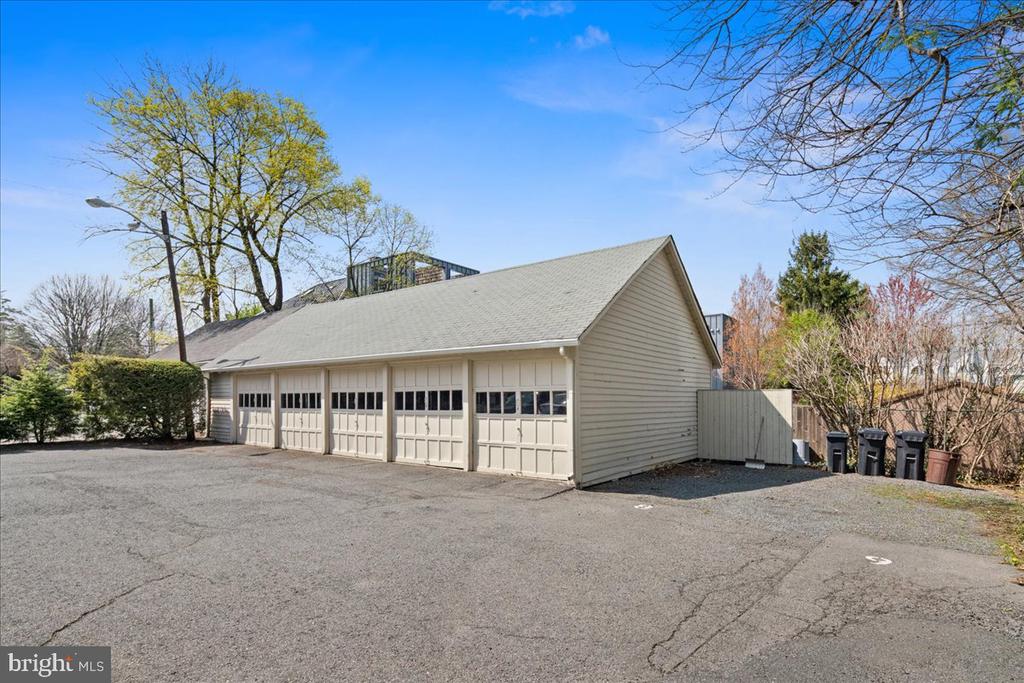 32 Wiggins St