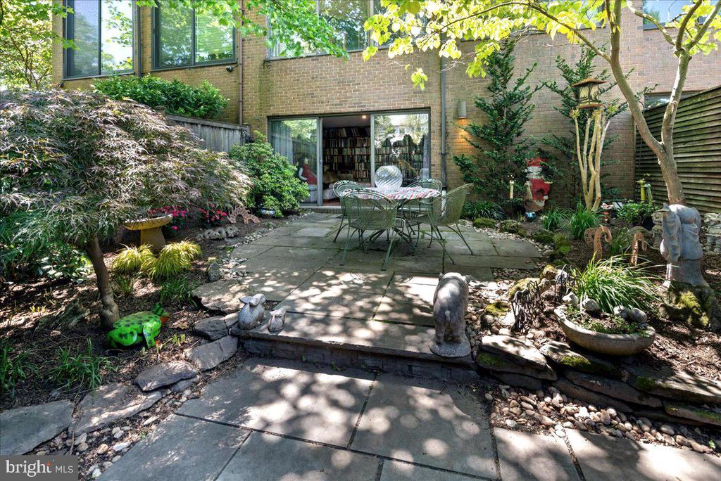 20 WILLOW STREET