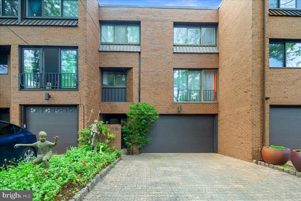20 WILLOW STREET