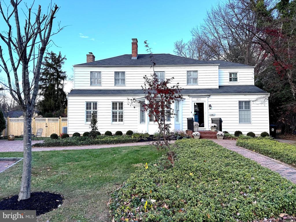 300 WESTERN WAY