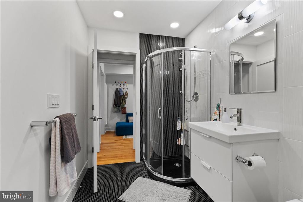 23 LEIGH AVENUE Unit: B