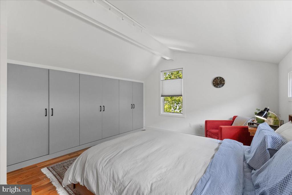 23 LEIGH AVENUE Unit: B