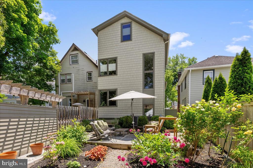 23 LEIGH AVENUE Unit: B