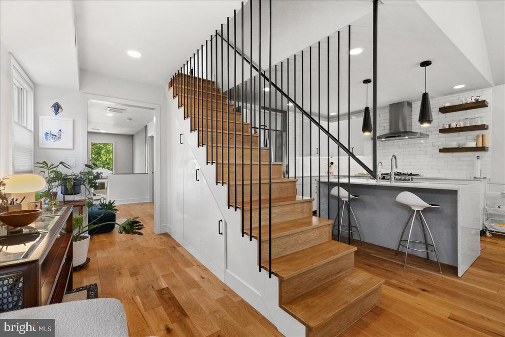 23 LEIGH AVENUE Unit: B