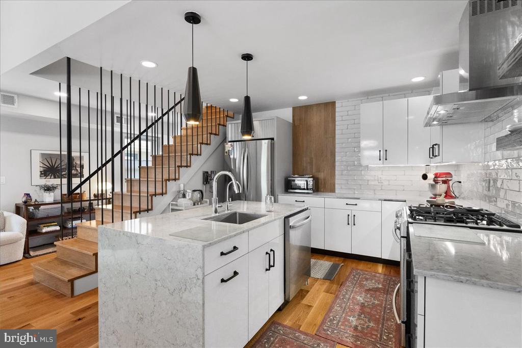 23 LEIGH AVENUE Unit: B