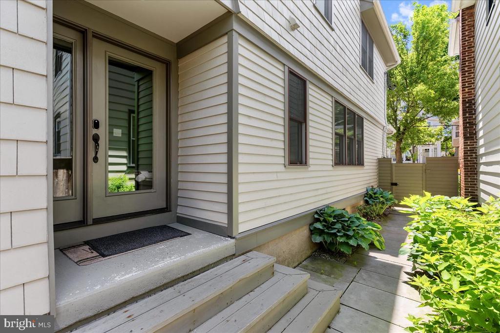 23 LEIGH AVENUE Unit: B