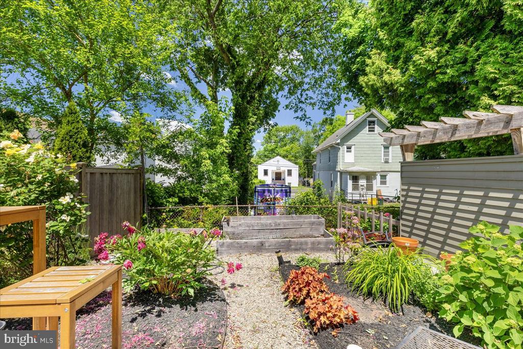 23 LEIGH AVENUE Unit: B