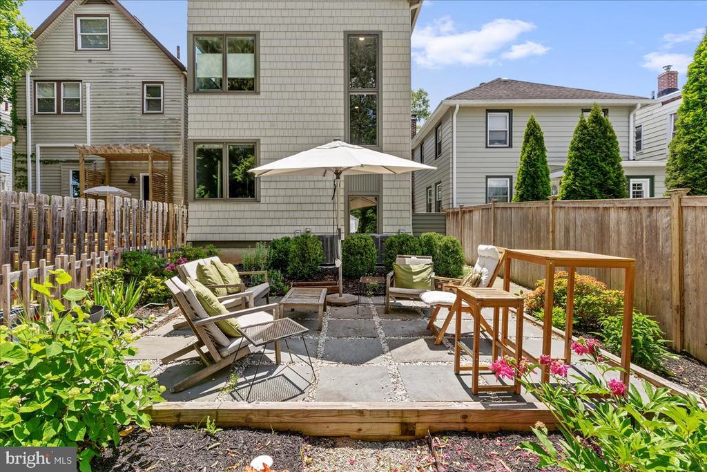 23 LEIGH AVENUE Unit: B