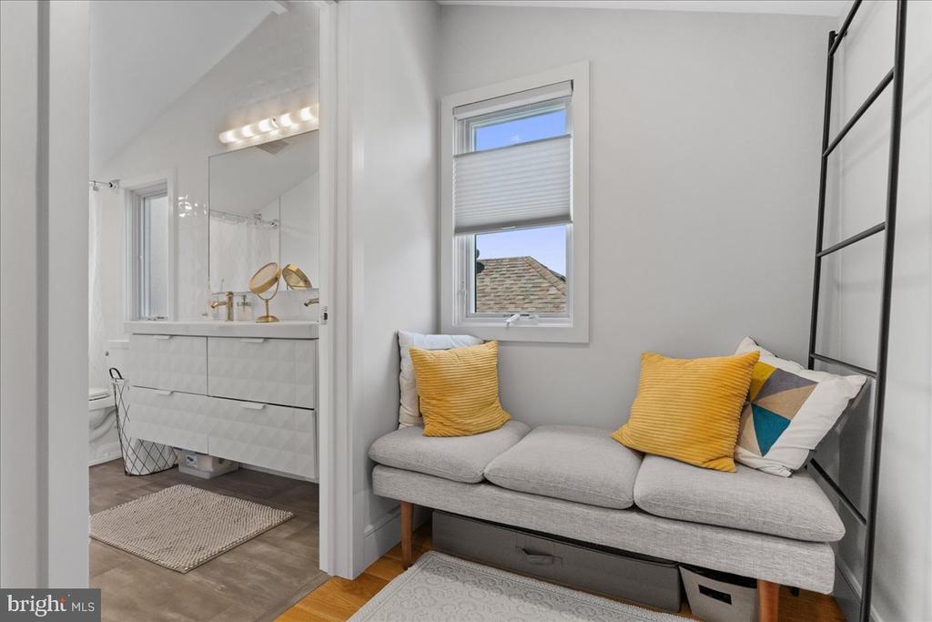 23 LEIGH AVENUE Unit: B
